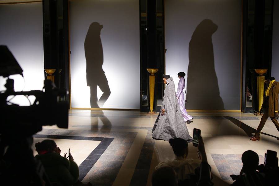 Le comte Dracula hante le défilé Viktor & Rolf haute couture printemps-été 2022