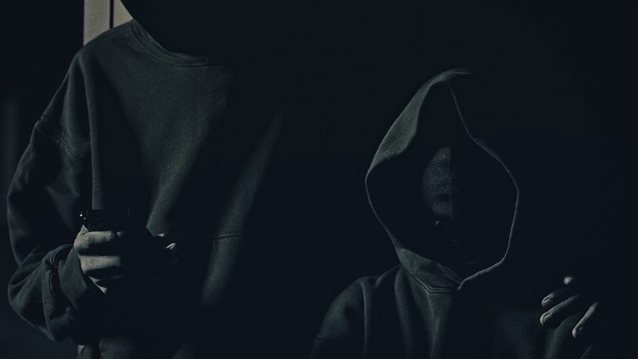 Kanye West dévoile un nouveau clip et met son hoodie Yeezy Gap en vente dans le monde entier
