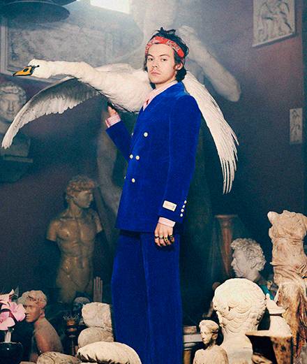 À Londres, une exposition retrace l'histoire du vêtement masculin avec Gucci