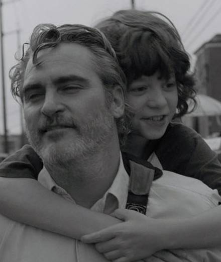 Joaquin Phoenix dans Nos âmes d'enfants