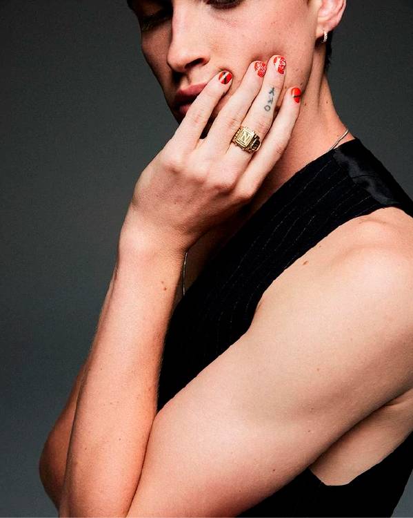 Harry Styles, Tyler, The Creator et Machine Gun Kelly confirment la tendance du vernis à ongles pour hommes