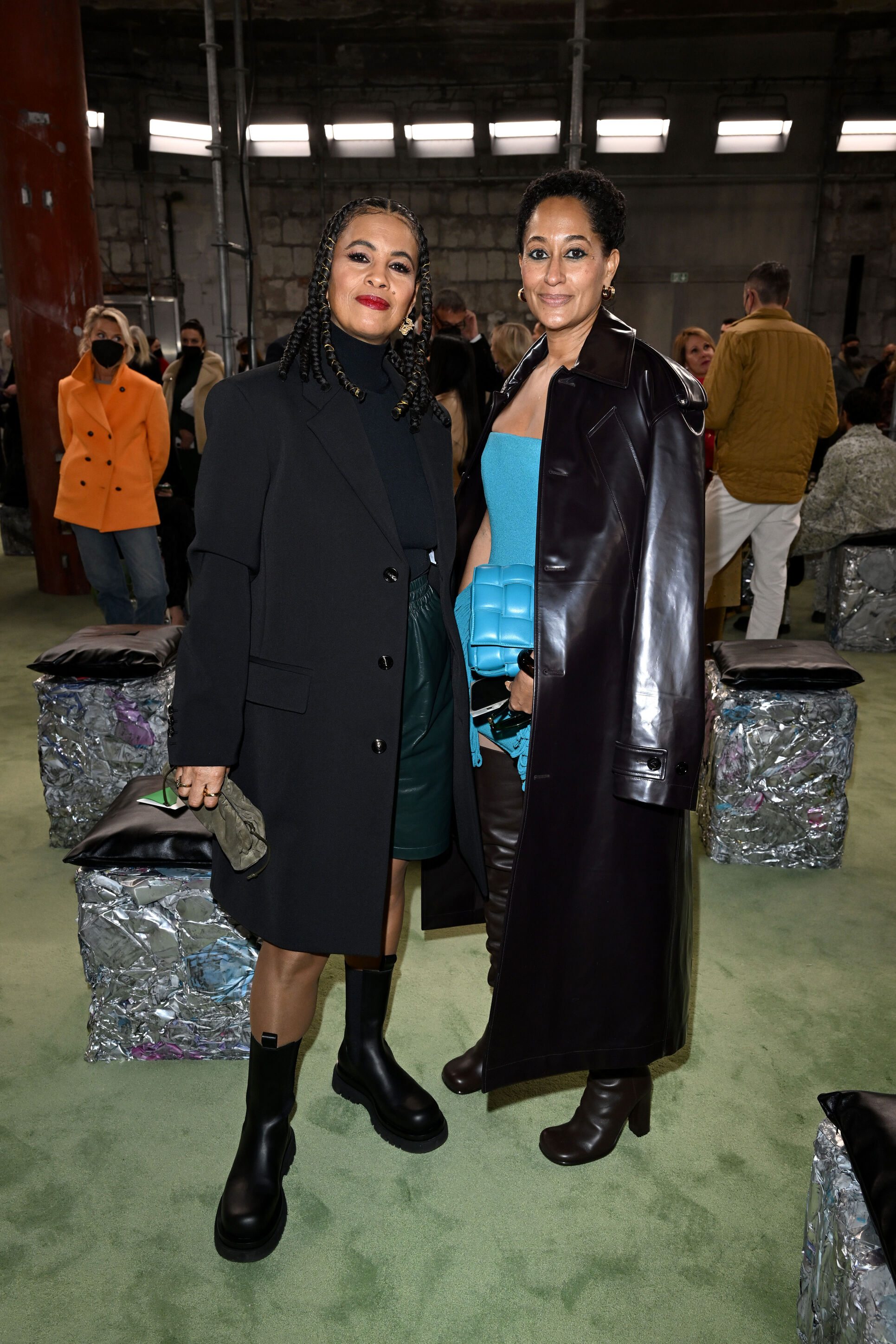 Neneh Cherry et Tracee Ellis Ross au défilé Bottega Veneta automne-hiver 2022-2023