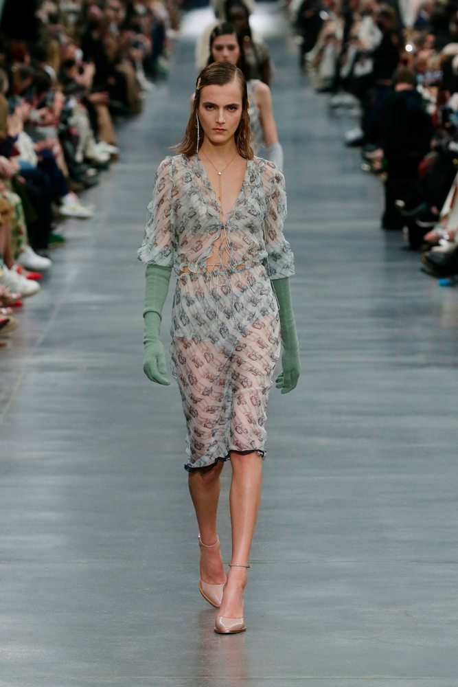 Karl Lagerfeld inspire Kim Jones pour la collection Fendi automne-hiver 2022-2023