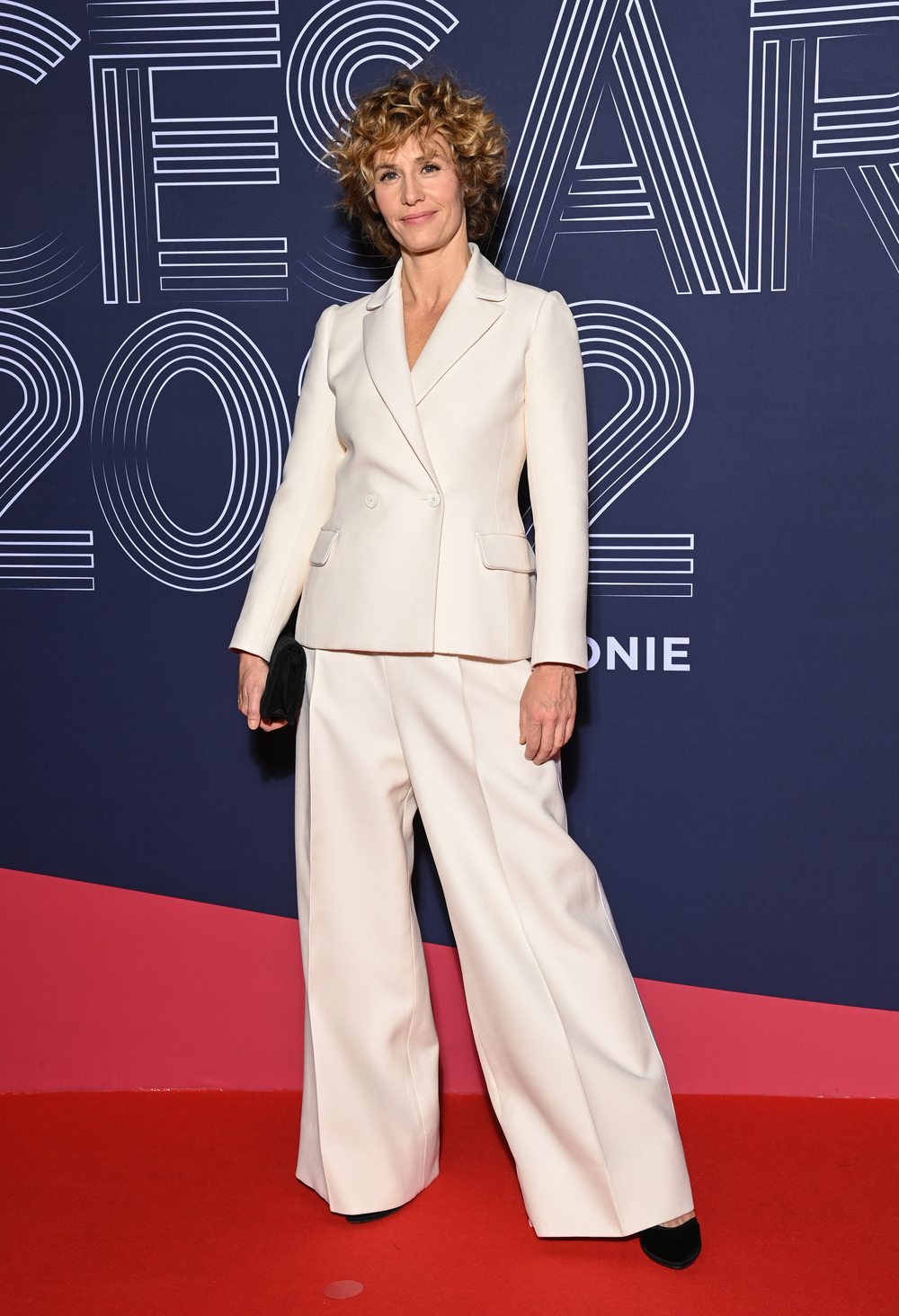 Cécile de France en costume Dior