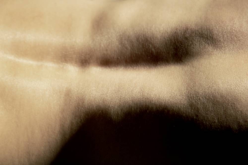 David Lynch photographie les corps nus féminins, entre fantasme et réalité 