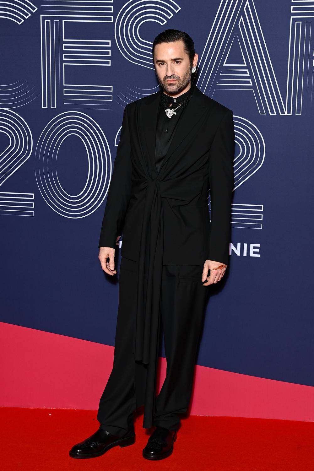 Nicolas Maury en costume Dior