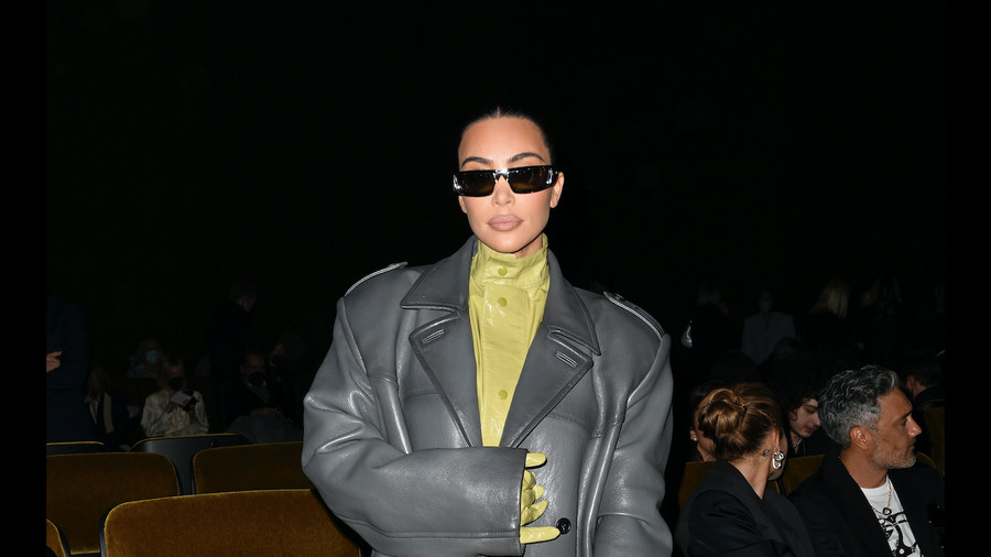 Kim Kardashian fait sensation au défilé Prada automne-hiver 2022-2023