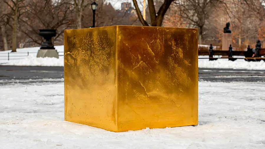 Pourquoi un mystérieux cube en or est-il apparu furtivement à Central Park ?