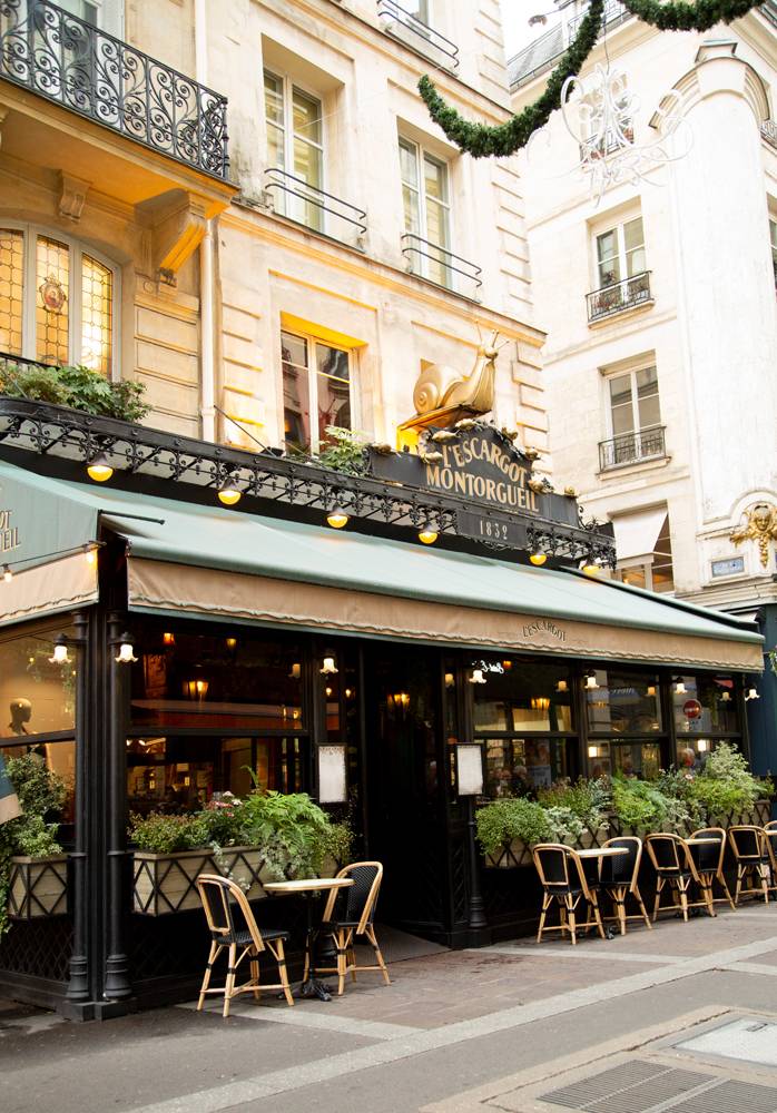 Quel restaurant parisien dédie sa carte aux escargots ?