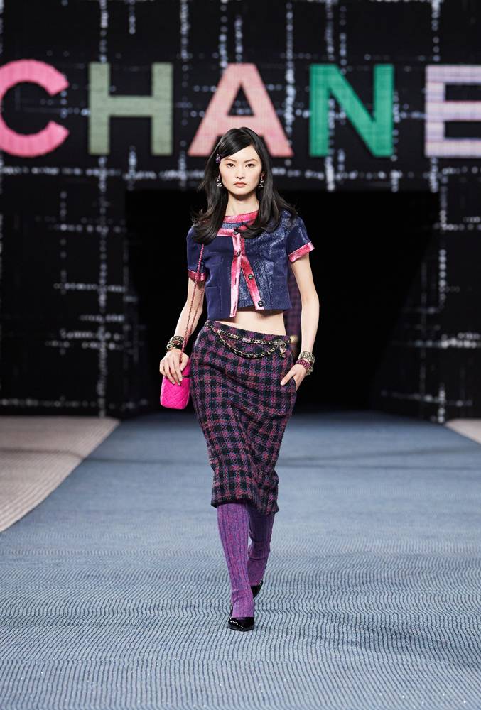 Chanel celebrates tweed in its fall-winter 2022- 2023 collection