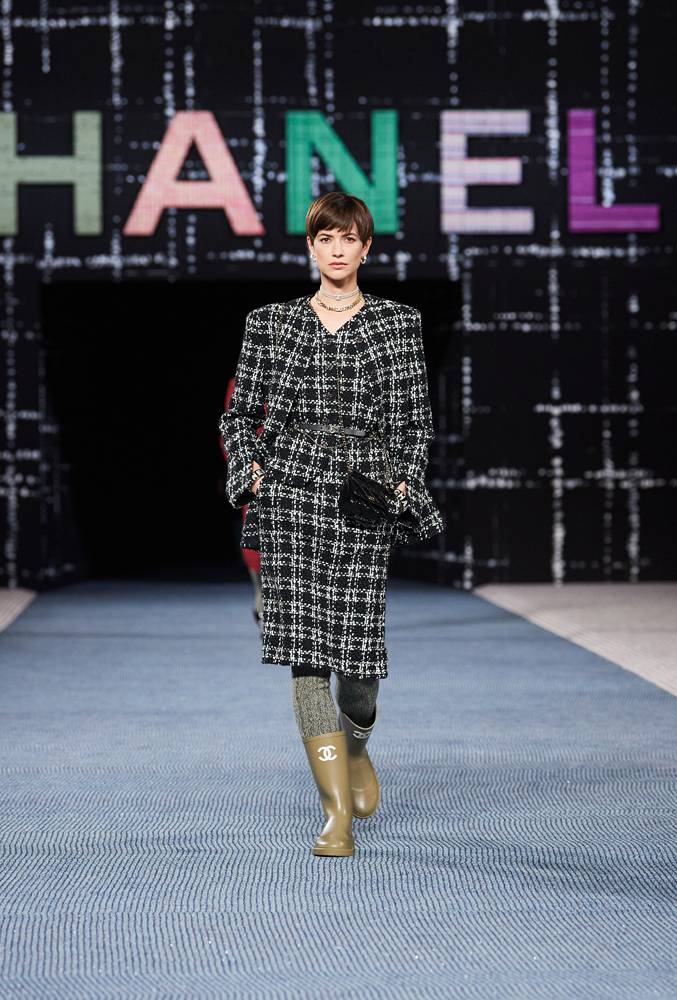 Chanel celebrates tweed in its fall-winter 2022- 2023 collection