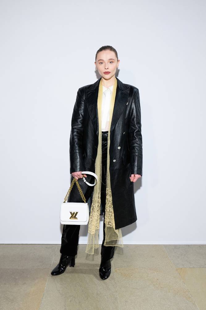 Chloë Grace Moretz au défilé Louis Vuitton automne-hiver 2022-2023