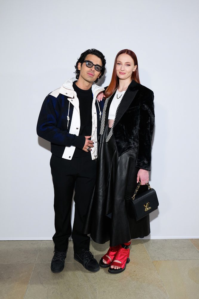 Joe Jonas et Sophie Turner au défilé Louis Vuitton automne-hiver 2022-2023