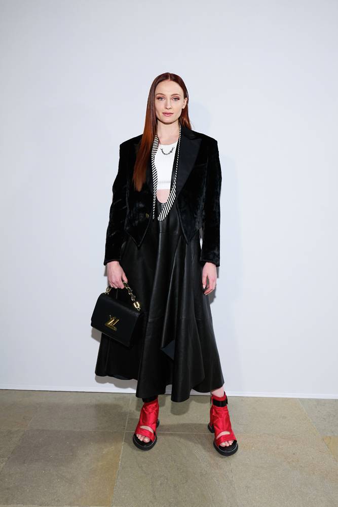 Sophie Turner au défilé Louis Vuitton automne-hiver 2022-2023