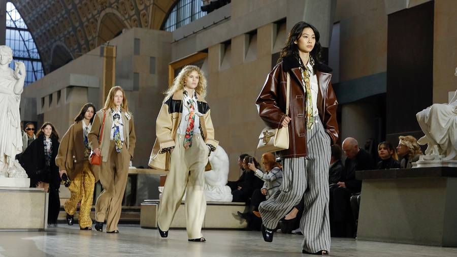 Au musée d'Orsay, Louis Vuitton rend hommage à la jeunesse avec son défilé automne-hiver 2022-2023