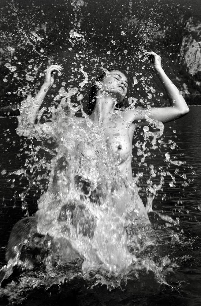”Caroline, l'inconnu du lac - grand splash” par Sylvie Castioni en 2009
