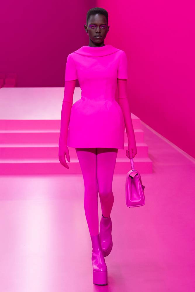 magic controller Alienate Valentino think pink for their fall-winter 2022-2023 show
