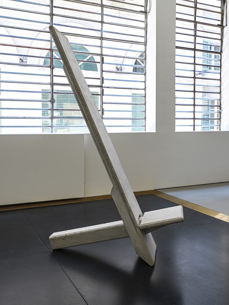 Martin Laforet, Palabre Chair, 2021, Concrete, 184 x 36 x 112 cm