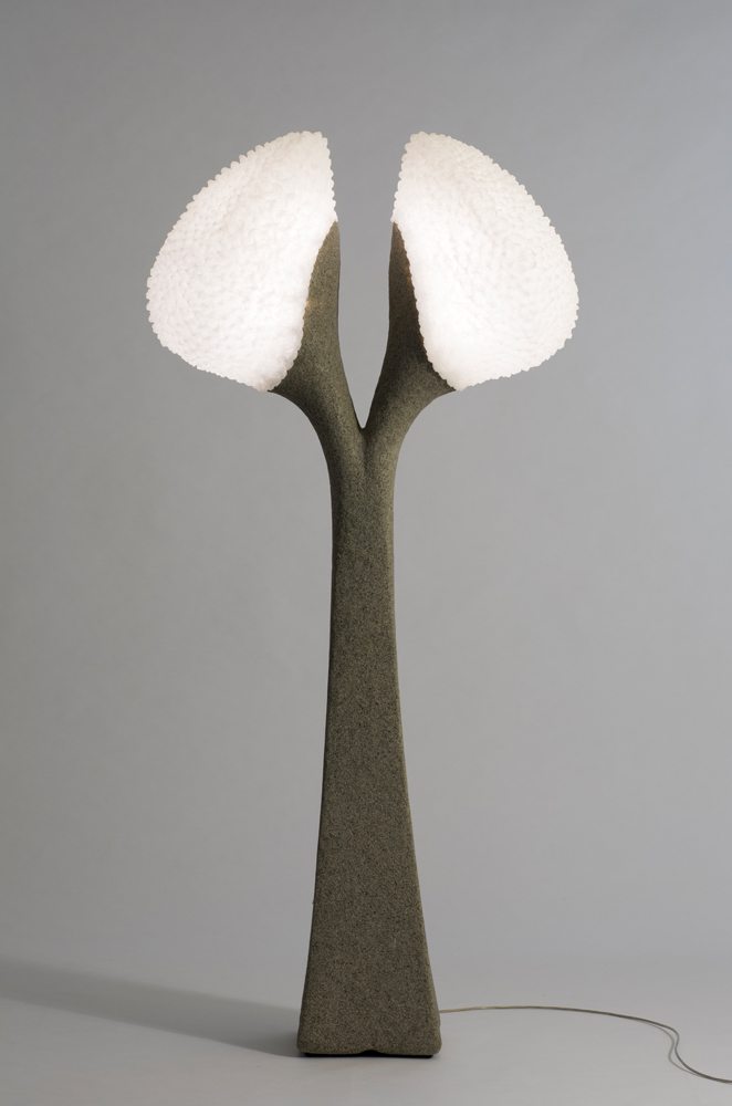 Ayala Serfaty, “Chaga” (2018). Lampe de sol sculpturale. Galerie BSL