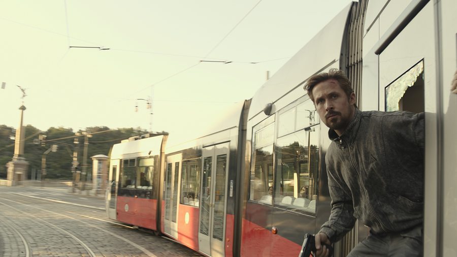 Ryan Gosling traqué par Chris Evans dans une nouvelle production Netflix avec Ana de Armas