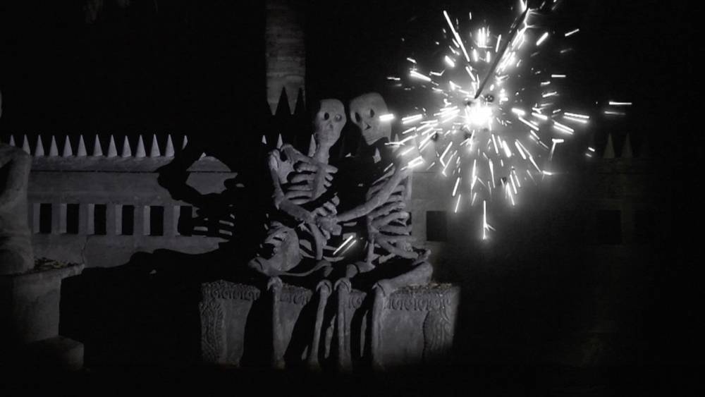 Apichatpong Weerasethakul. Image extraite de l’installation vidéo Fireworks (Archives), 2014. Collection Frac Provence-Alpes-Côte d’Azur. 