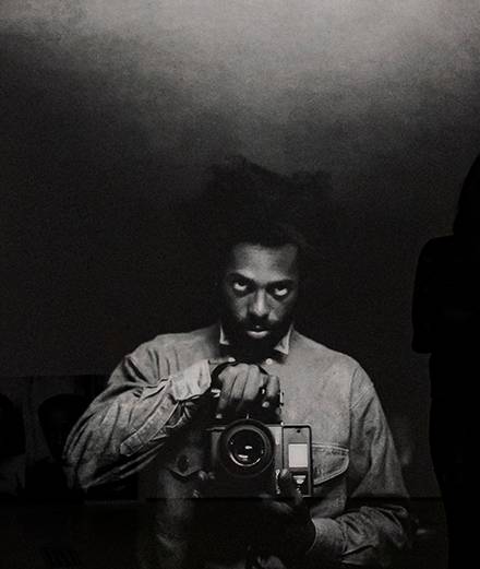 Qui est Arthur Jafa, le maître afro-américain de la vidéo exposé à LUMA Arles ?