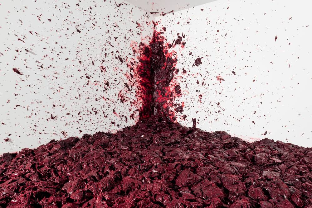 "Shooting into the corner" (2008-2009). Anish Kapoor. Médias mixtes. Dimensions variables. Photo : Dave Morgan. © Anish Kapoor. All rights reserved SIAE, 2021