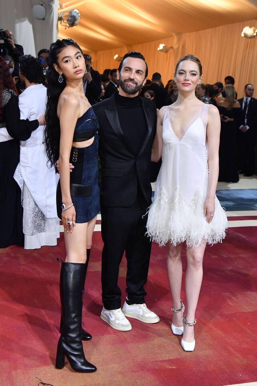 Jung Ho-yeon, Nicolas Ghesquière et Emma Stone en Louis Vuitton