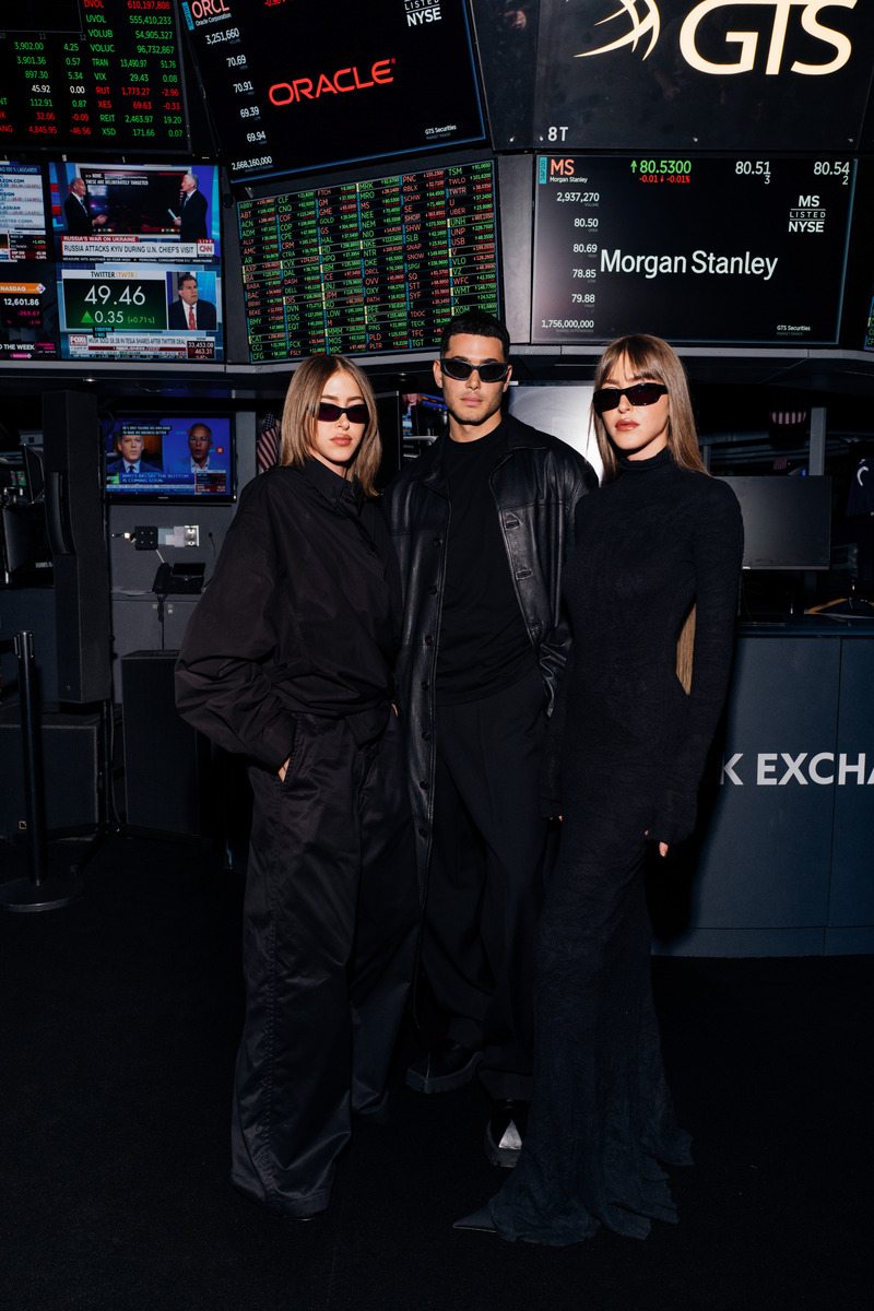 Fai, Simi et Haze Khadra au défilé Balenciaga spring 2023 à la Bourse de New York 