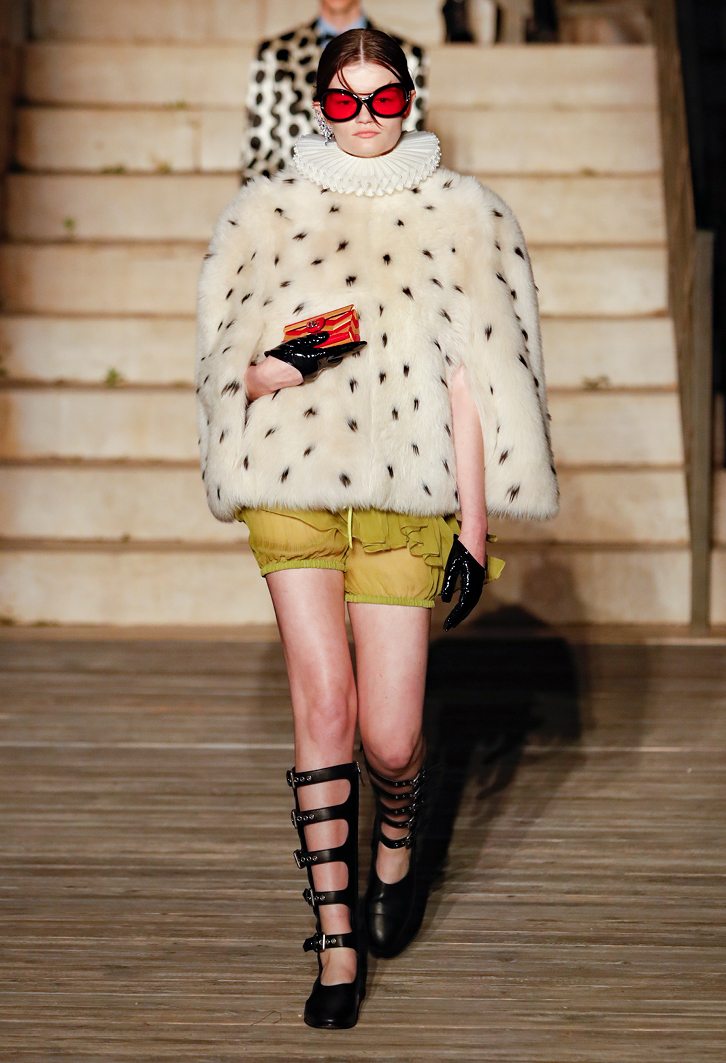 Le défilé Gucci Croisière 2023 : une flamboyante “Cosmogonie” dans les Pouilles
