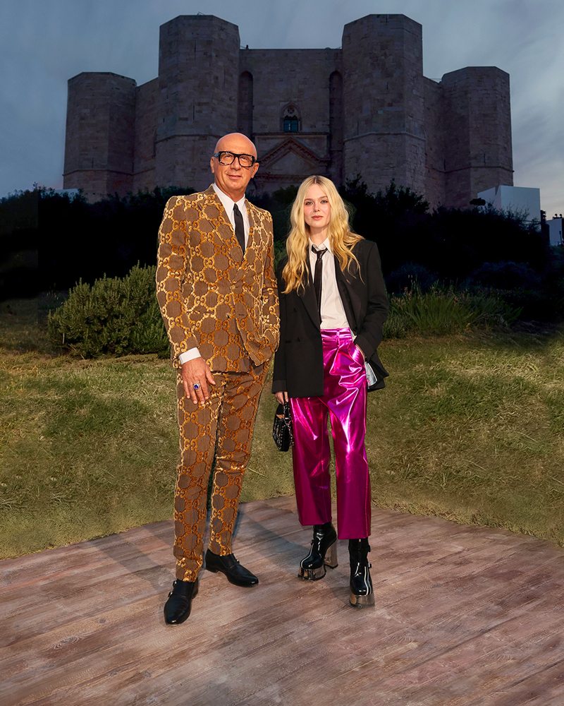 Marco Bizzarri et Elle Fanning au défilé Gucci Croisière 2023 dans les Pouilles