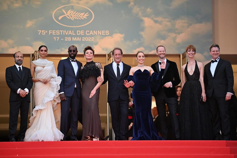 Le jury du 75e festival de Cannes : Asghar Farhadi, Deepika Padukone, Ladj Ly, Jasmine Trinca, Vincent Lindon, Noomi Rapace, Joachim Trier, Rebecca Hall, Jeff Nichols © Lionel Hahn/Getty Images