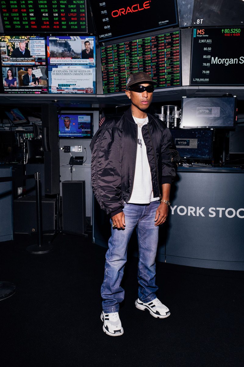 Pharrell William au défilé Balenciaga spring 2023 à la Bourse de New York 