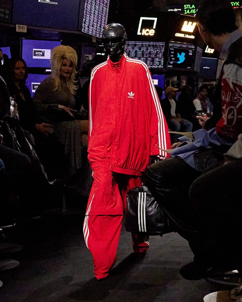 Balenciaga enflamme la Bourse de New York avec une collab Adidas