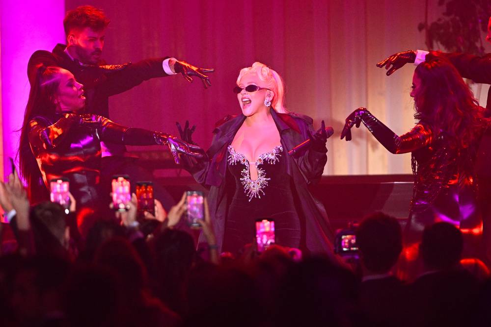 Christina Aguilera en robe Miss Sohee et bijoux Chopard et Bulgari  © Daniele Venturelli/amfAR/Getty Images