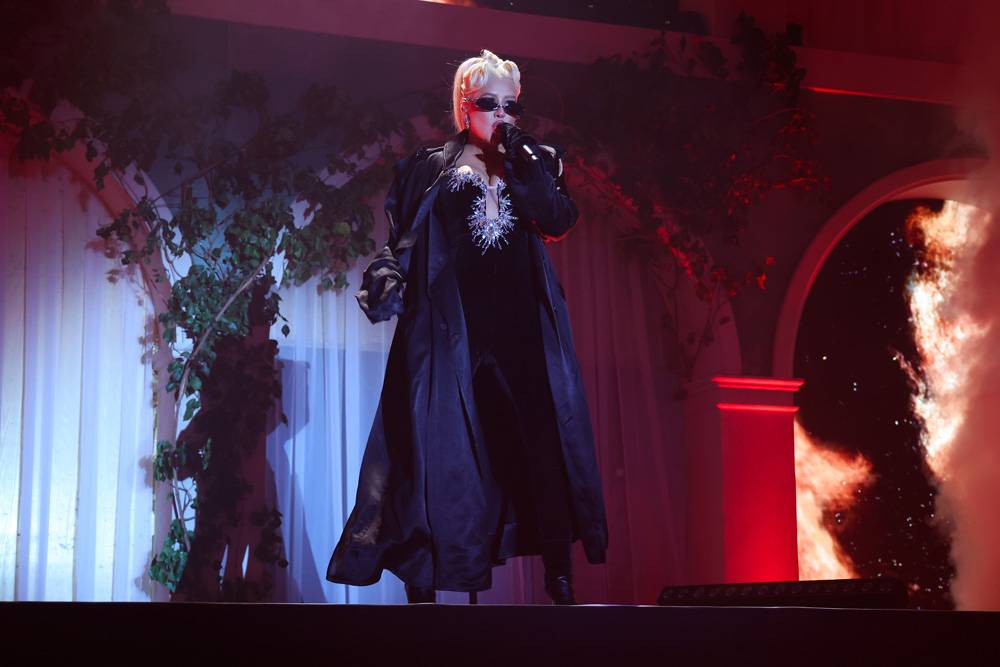 Christina Aguilera en robe Miss Sohee et bijoux Chopard et Bulgari © Daniele Venturelli/amfAR/Getty Images