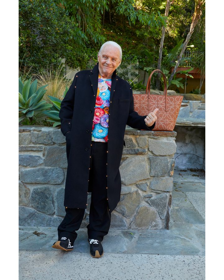 Anthony Hopkins, 84 ans, pose pour une grande maison de mode
