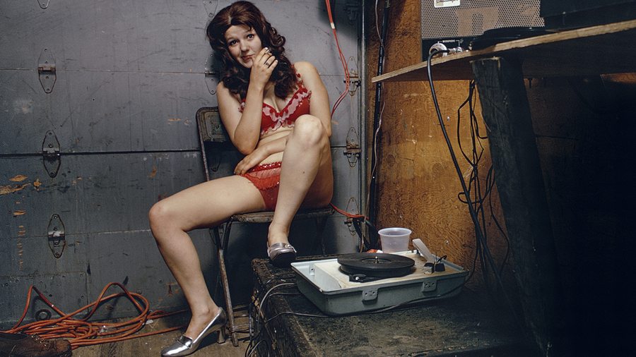 La photographe  Susan Meiselas révèle les coulisses du strip-tease dans l'Amérique profonde