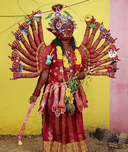 Le photographe Charles Fréger sublime les traditions indiennes au Musée d'Histoire de Nantes 