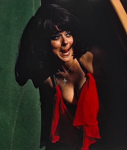 La photographe  Susan Meiselas révèle les coulisses du strip-tease dans l'Amérique profonde