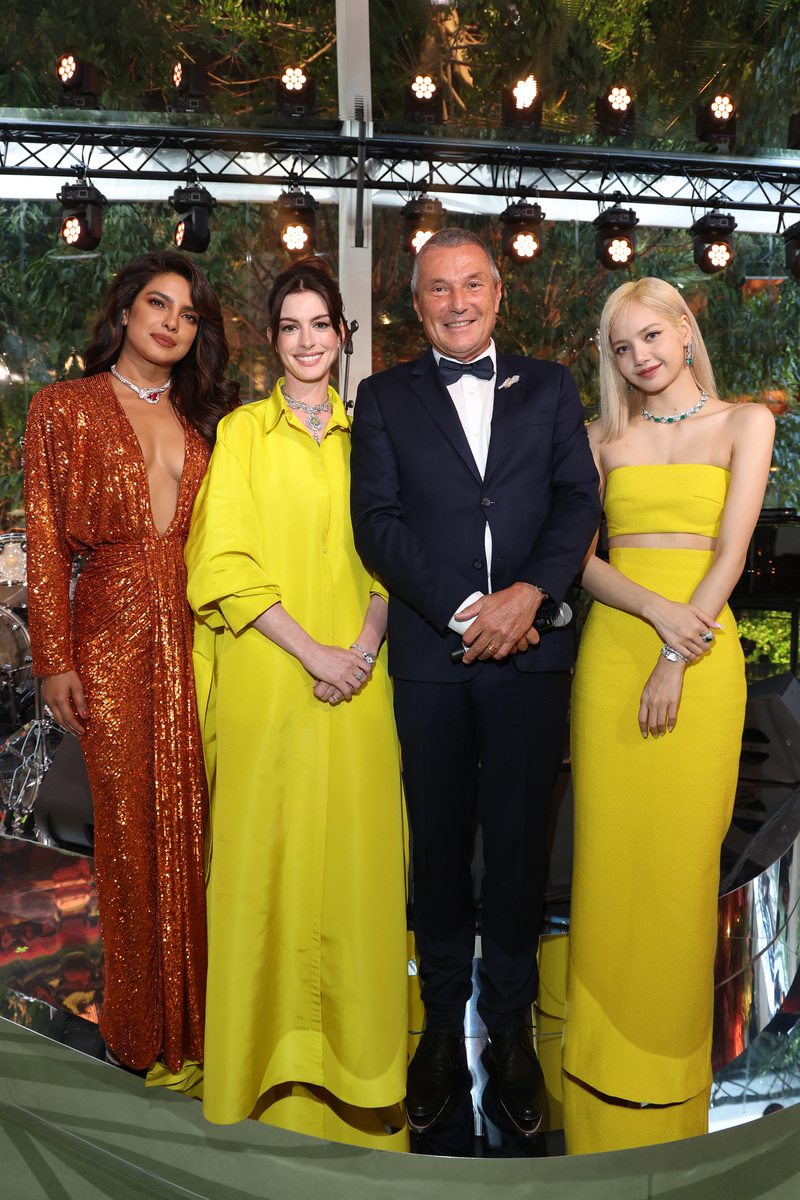 Priyanka Chopra Jones, Anne Hathaway, Jean Christophe Babin et Lisa au défilé Bulgari haute joaillerie à Paris
