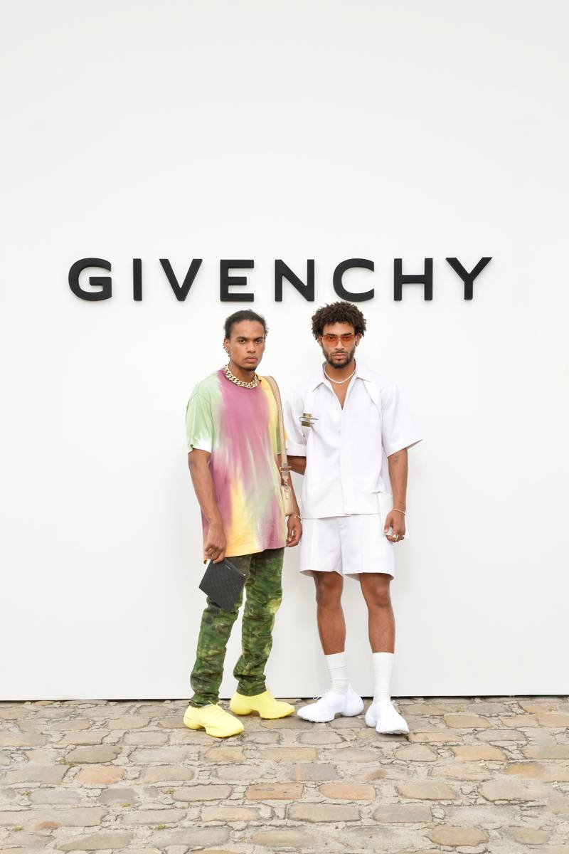 Jake Marcelo et Jordan Hames au défilé Givenchy printemps-été 2023 à Paris