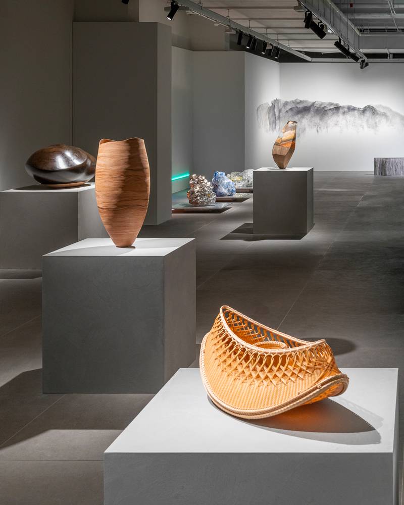 Panier tissé en crin de cheval et vase brossé au bonsaï : le Loewe Foundation Craft Prize dévoile ses nouveaux lauréats