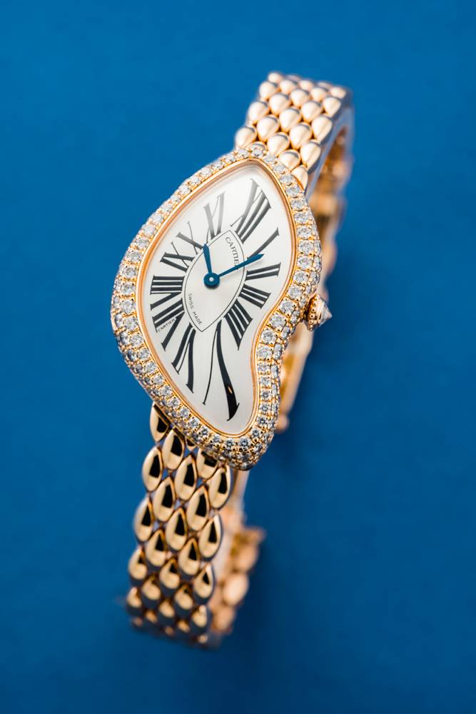 Montre Cartier 3618 Crash, une édition limitée en or rose sertie de diamants avec un cadran asymétrique, Circa 2014 (estimée entre 100 000 et 200 000 dollars).