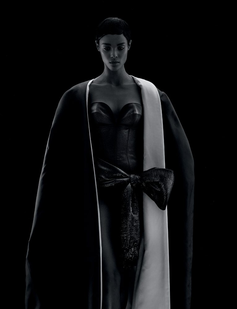Corset-body en satin à nœud en lamé et cape en satin, Alexis Mabille Haute Couture.
