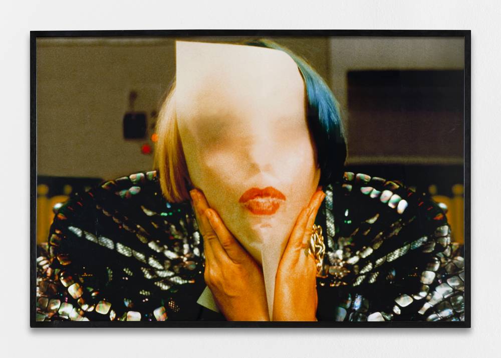 ORLAN, Empreinte de la bouche sur masque de calque, 1991, cibachrome sous Diassec, 110 x 160 cm, édition 1/7 © Adagp, Paris, 2022 ; photogr. courtesy de l’artiste et Ceysson & Bénétière