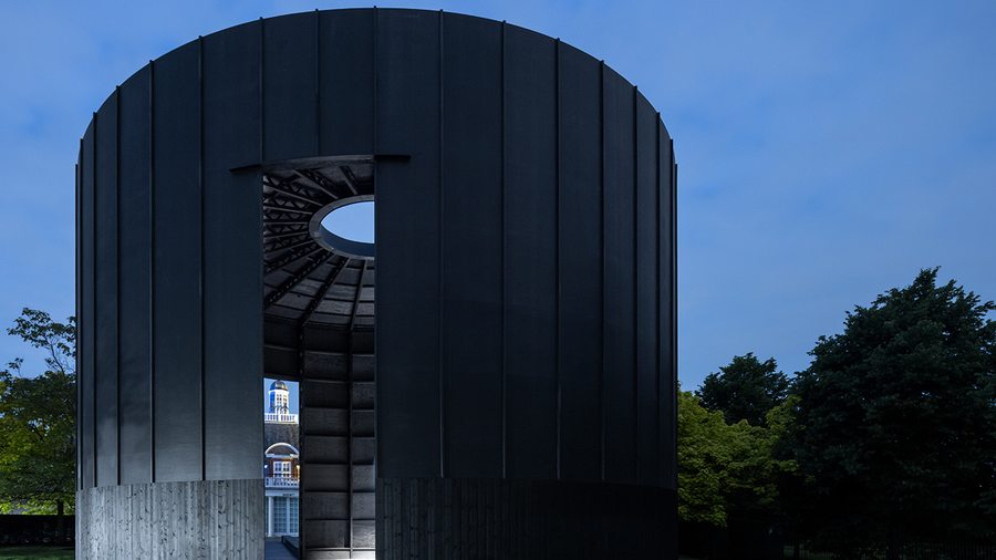 Plongez dans le pavillon sacré de l'artiste Theaster Gates pour la Serpentine Gallery