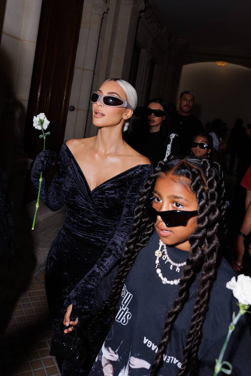 Kim Kardashian et North West au défilé Balenciaga haute couture automne-hiver 2022-2023