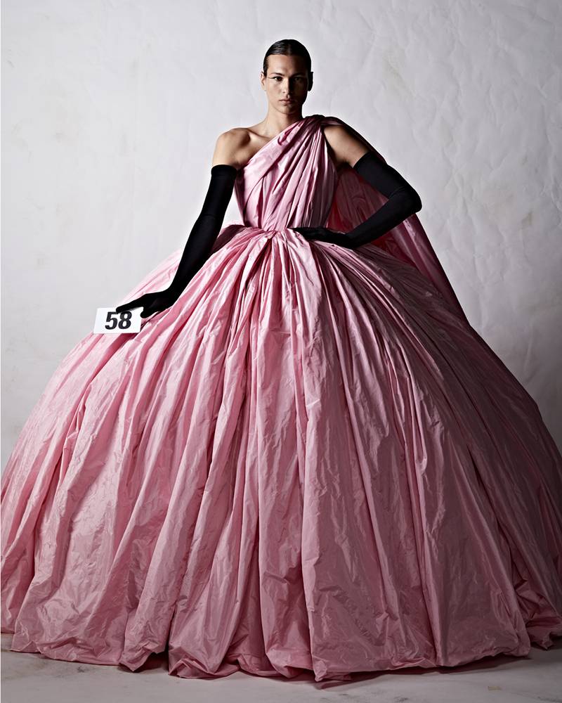 Nicole Kidman, Kim Kardashian, Dua Lipa défilent pour Balenciaga haute couture 