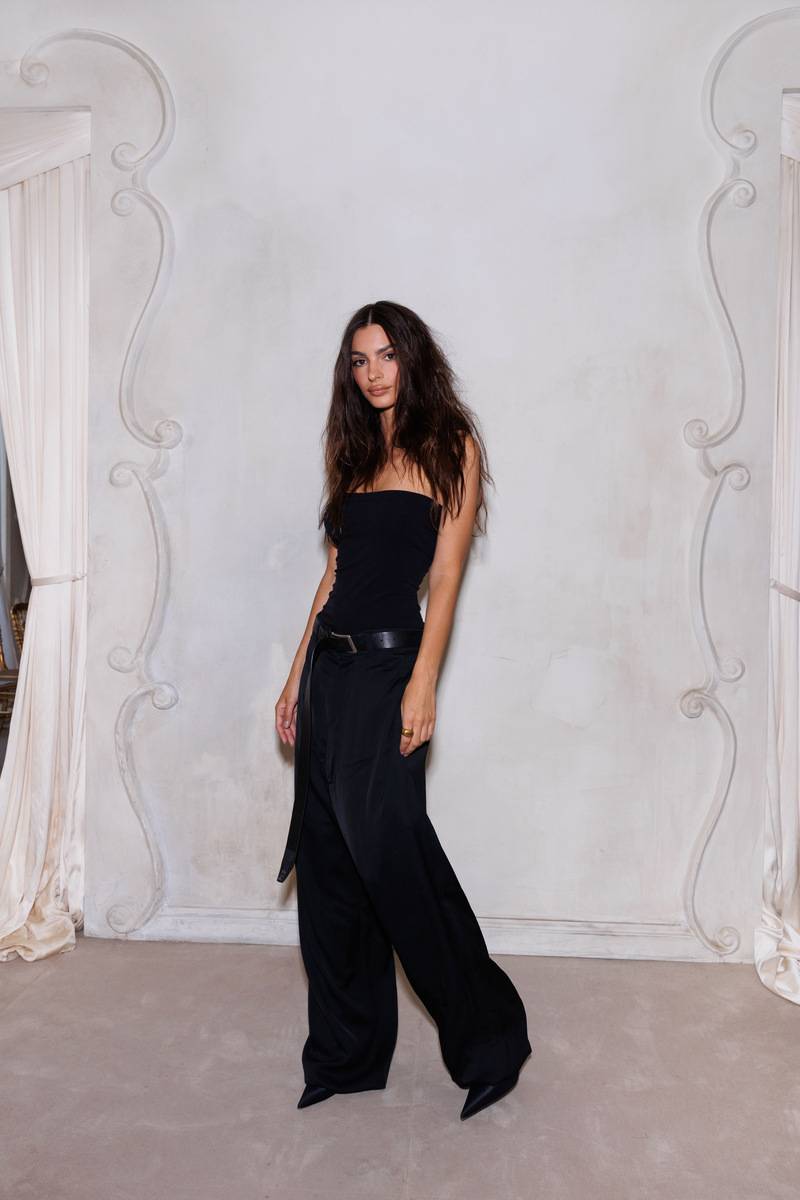 Emily Ratajkowski au défilé Balenciaga haute couture automne-hiver 2022-2023